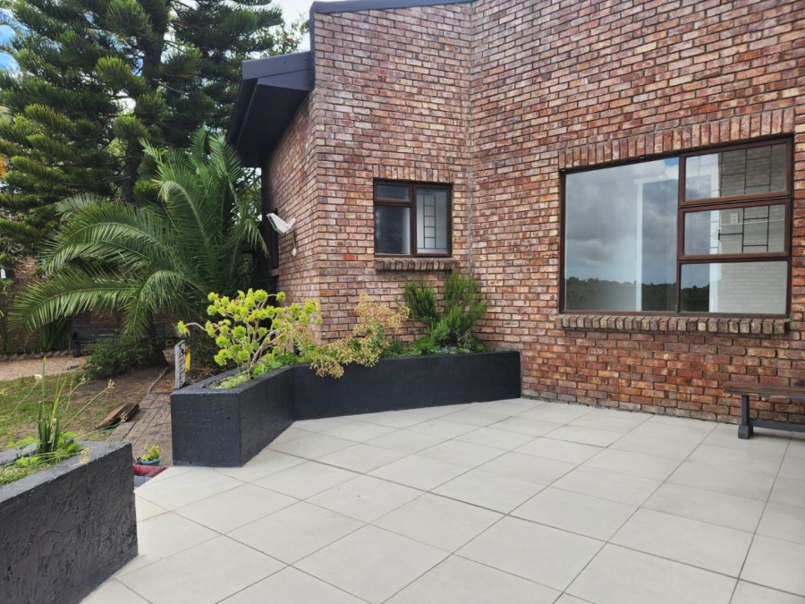 5 Bedroom Property for Sale in Loerie Park Western Cape